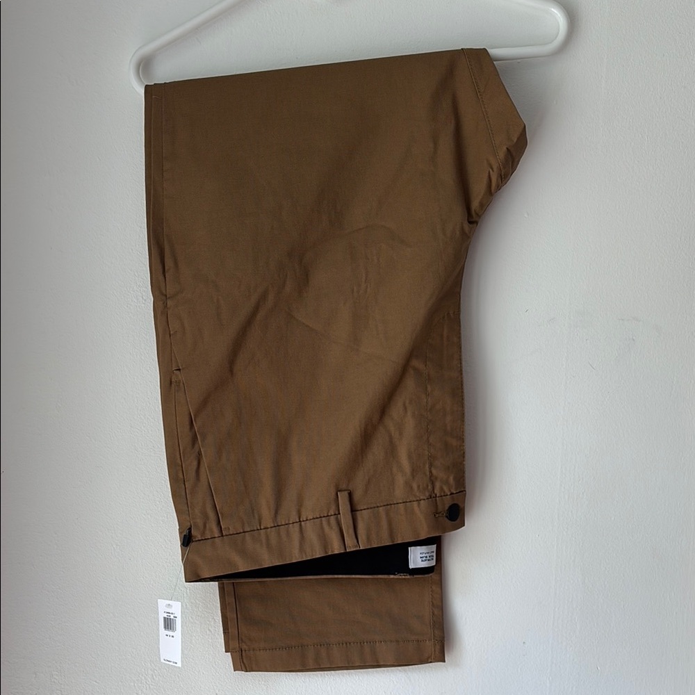 Old Navy Men's khakis size 44x30 NWT